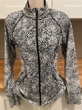 Athleta Black & White Patterned Zip-Up Athletic Jacket